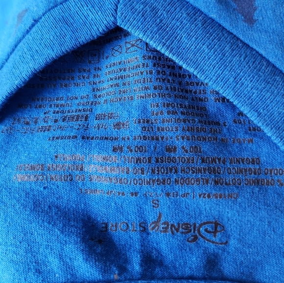 B2G1 Disney Store Holiday Mickey & Minnie V-neck - Picture 6 of 6